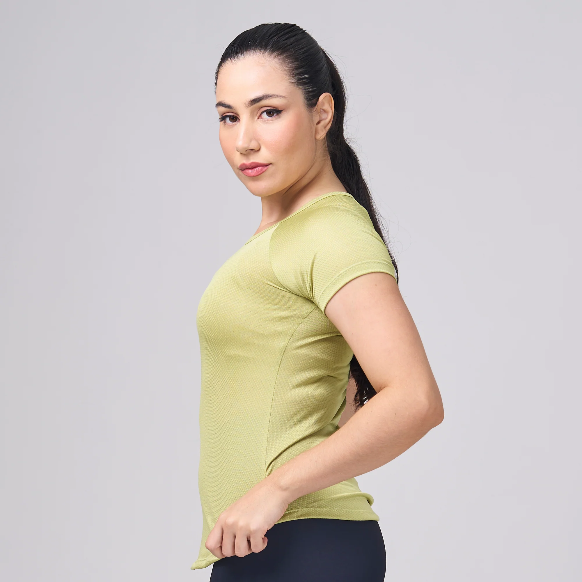 Camiseta Feminina Dry Fit Lobo Geométrico Verde Folha - Image 3