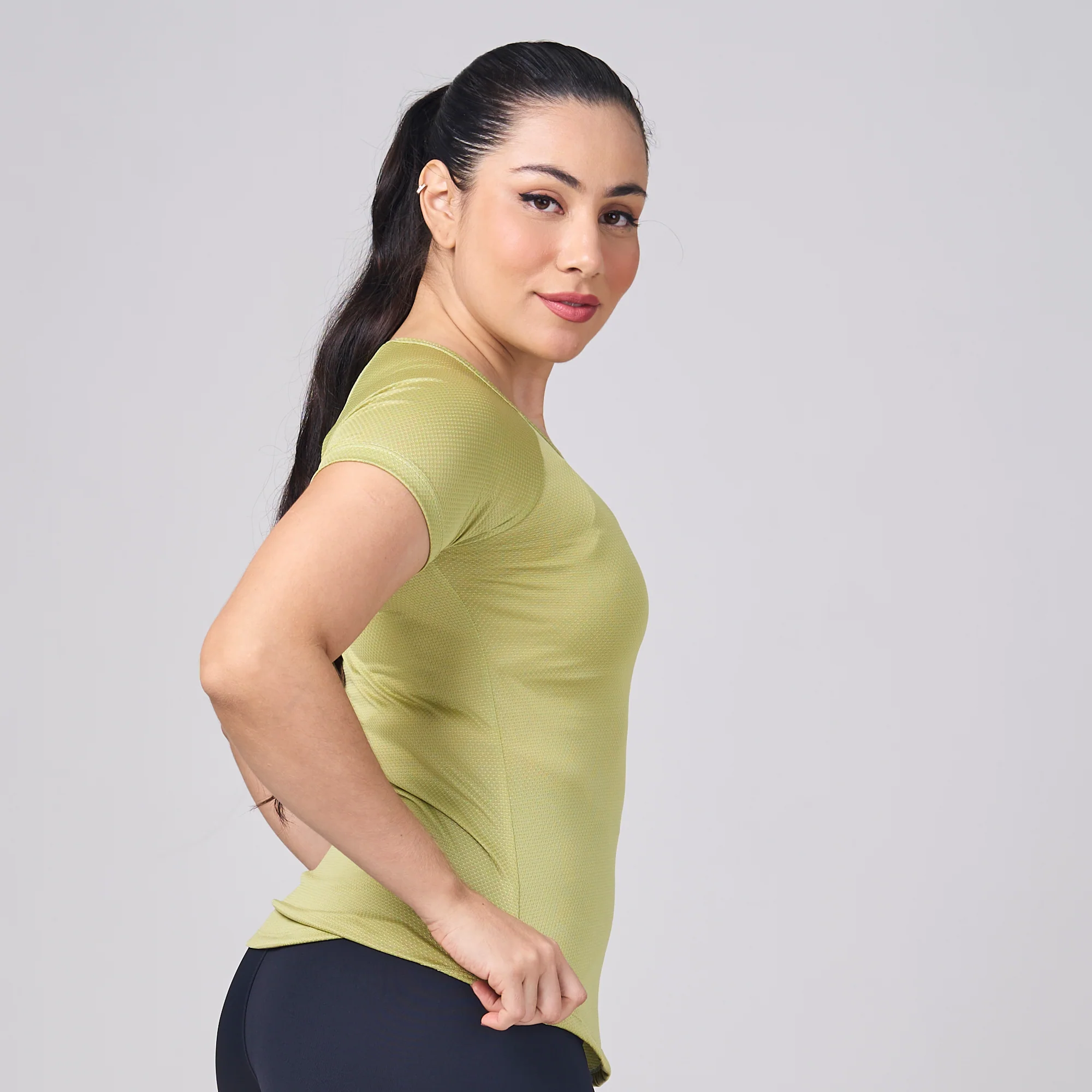 Camiseta Feminina Dry Fit Lobo Geométrico Verde Folha - Image 5