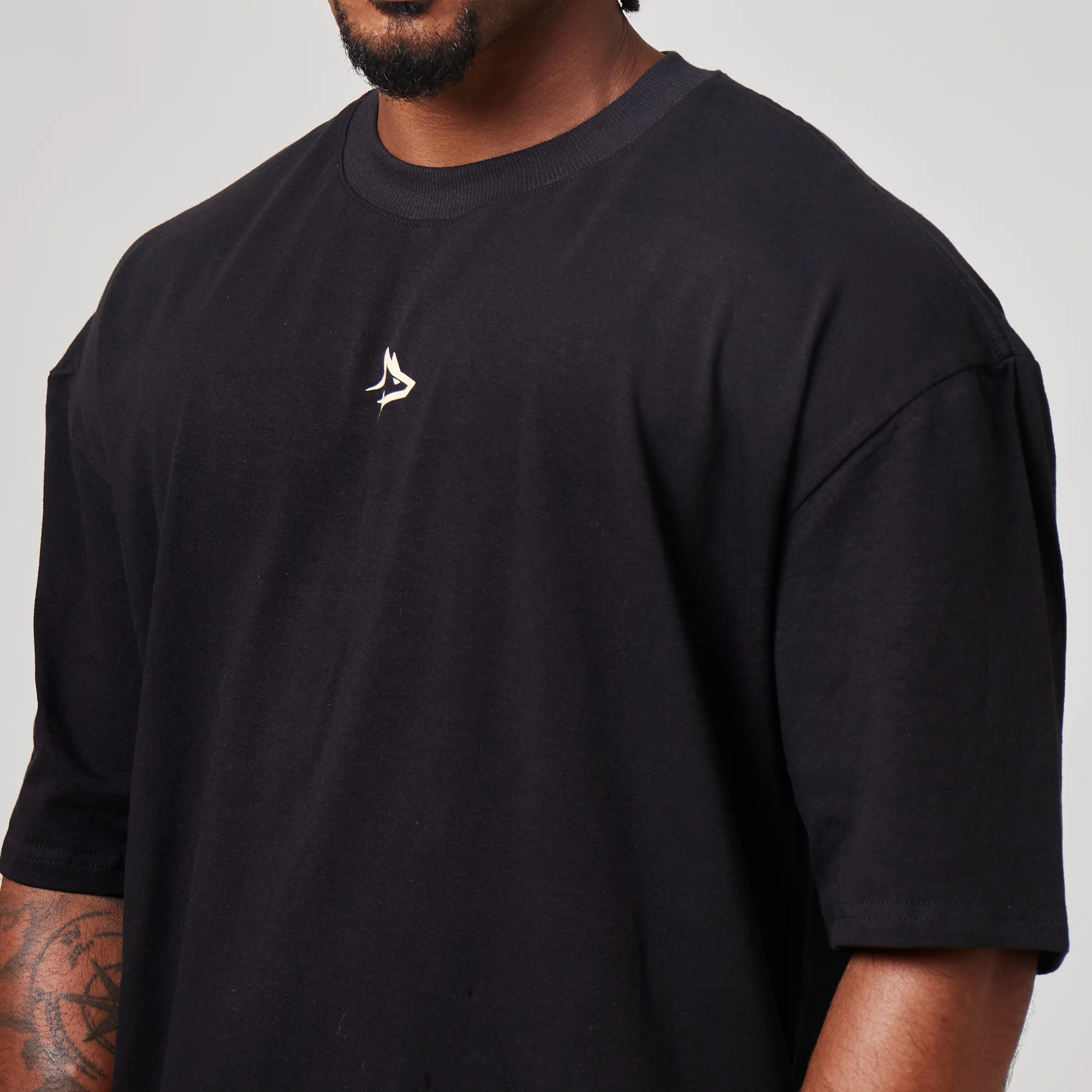 Camiseta Oversized More Carbs Preto - Image 10